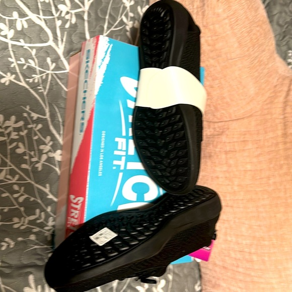 Skechers Stretch Fit black sneakers, size 10, NWT - Picture 2 of 7